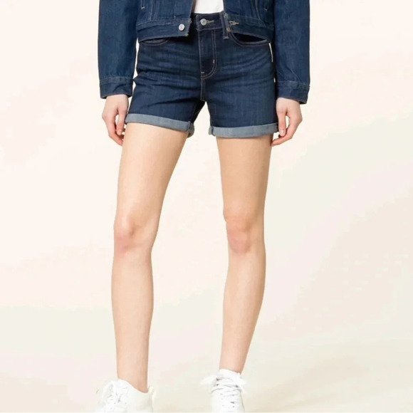 Levi’s mid-length women’s shorts Cuffed hem Dark wash Women’s size 33 - Picture 12 of 12
